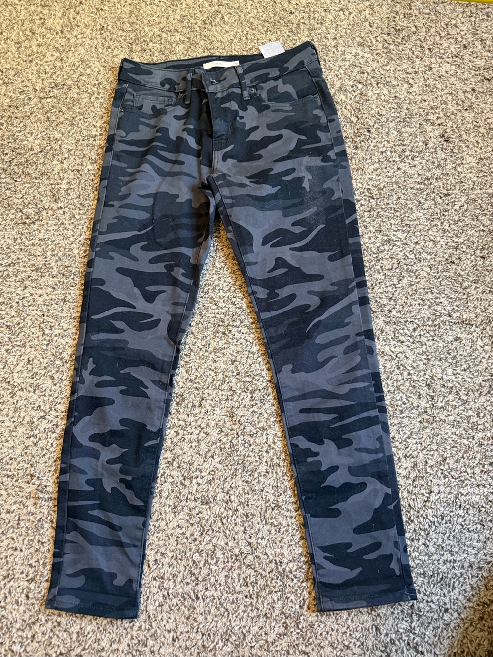 Levi's 711 Women's Camo Ankle Pants